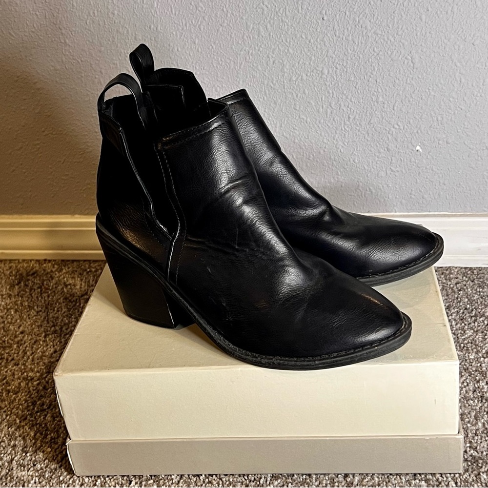 Doki and Geki black cut out booties
